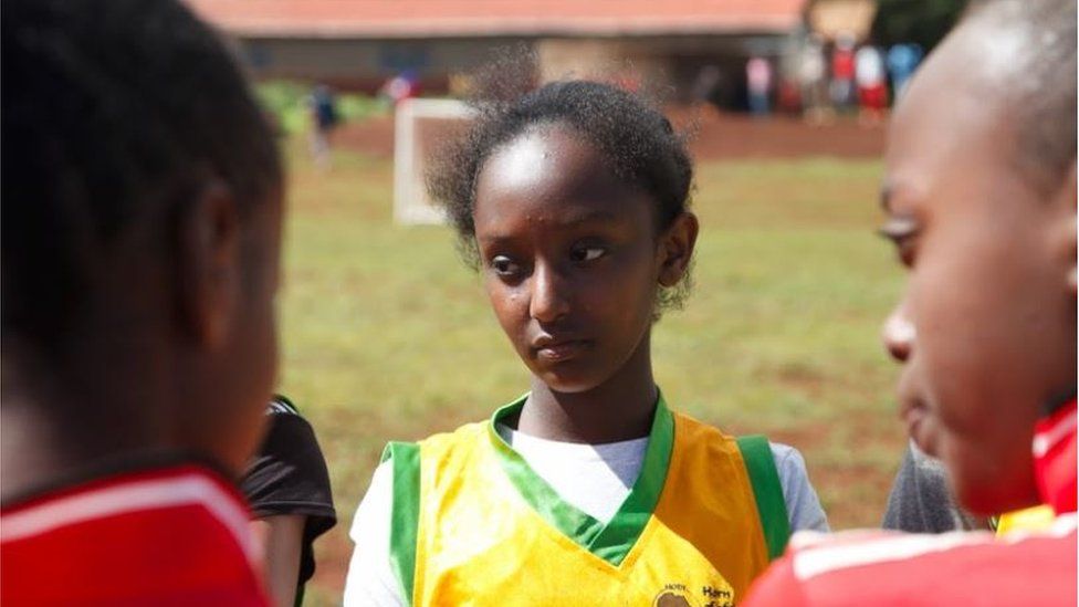 Fatuma Gufra in football kit with team mates