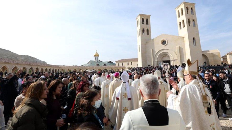 Тысячи людей посетили ежегодный национальный день паломничества католиков к месту Богоявления в пятницу