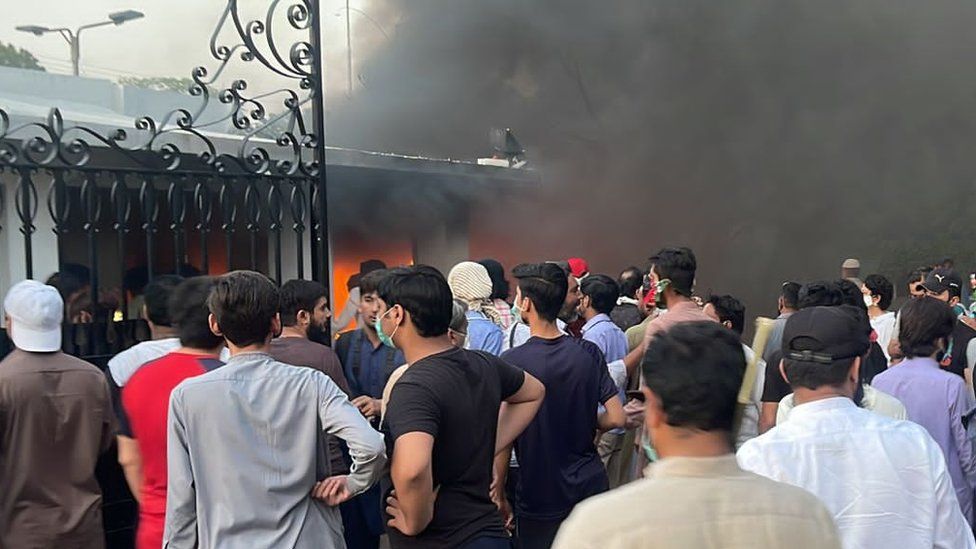 The residence of a lieutenant general in Lahore was set fire by protesters