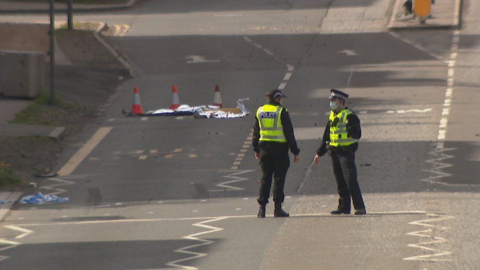 Three seriously injured in Edinburgh rickshaw crash BBC News