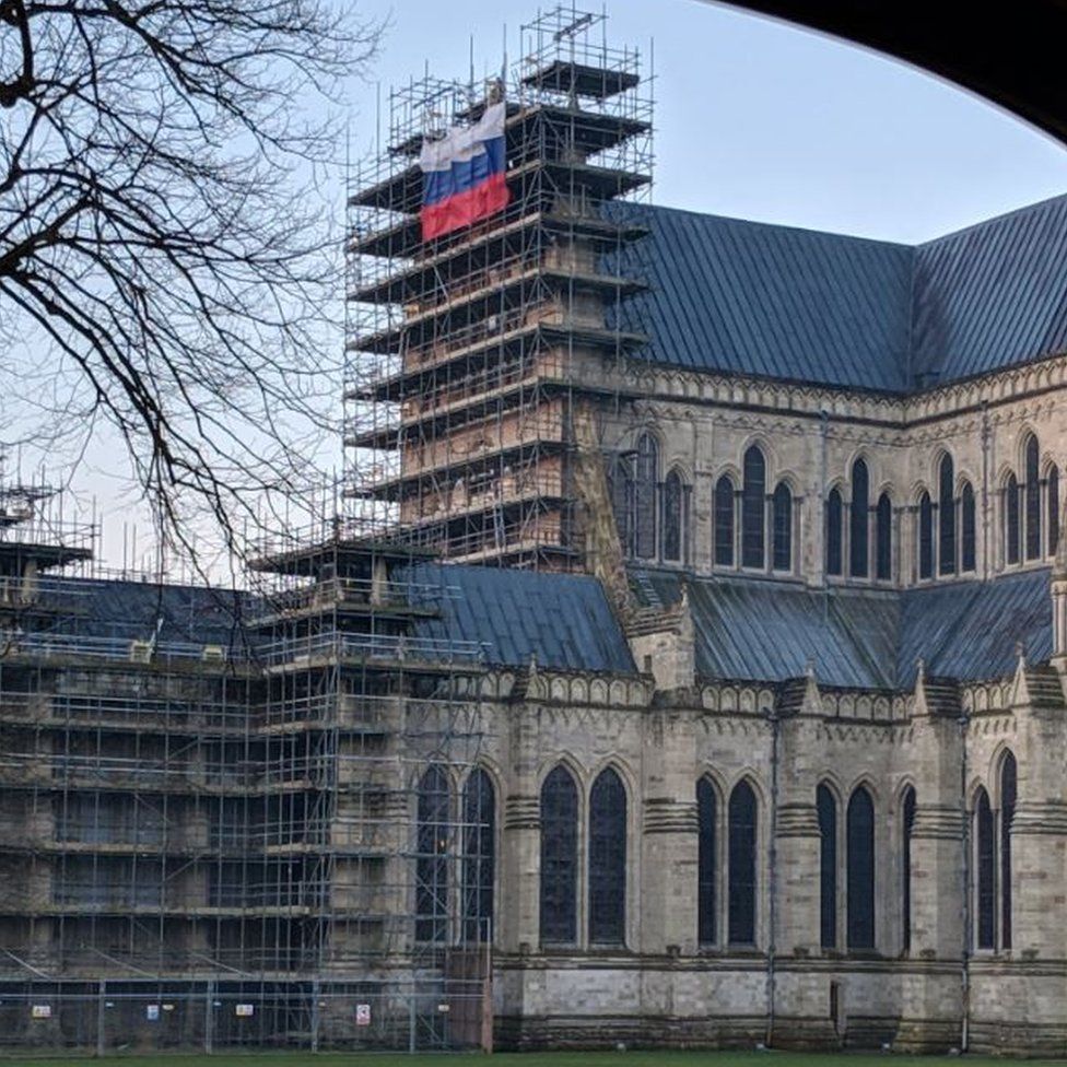 Russian flag on Salisbury Cathedral