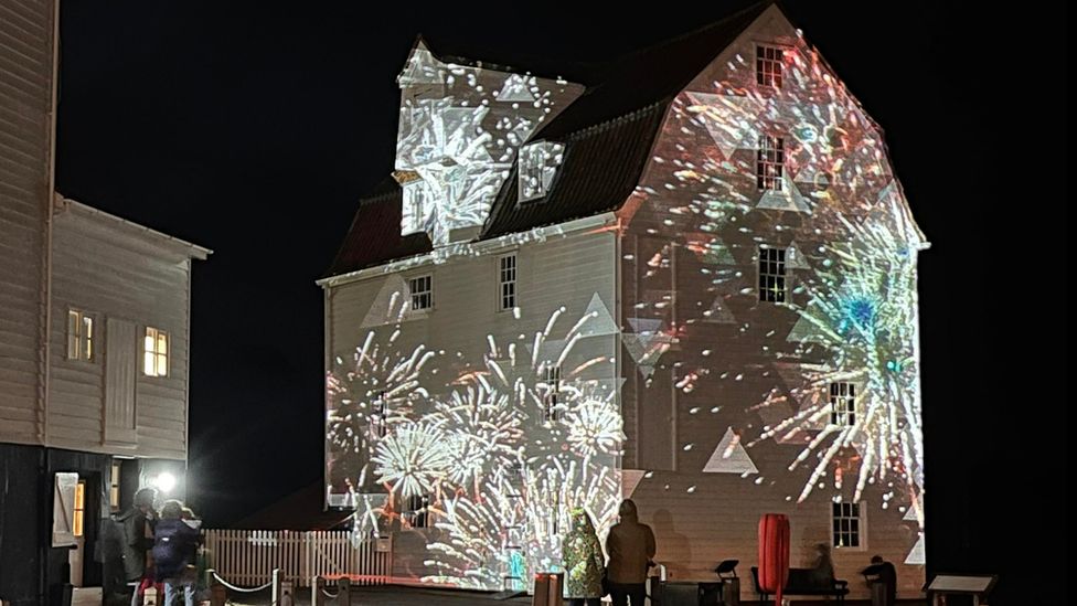 Suffolk firework display: Eco-friendly show returns to Woodbridge - BBC ...