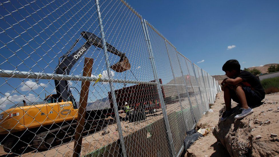 A child looks at U.S. workers building a section of the U.S.-Mexico border wall at Sunland Park, U.S. opposite the Mexican border city of Ciudad Juarez, Mexico, August 26, 2016.