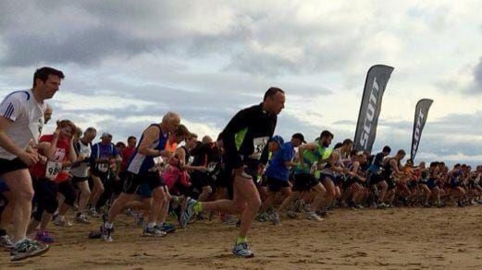 South Shields to Sunderland pier to pier race has record sell out BBC News