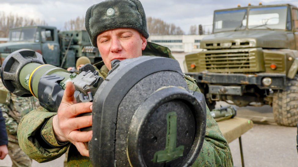 Ukrainian soldier with an anti-tank weapon in Luhansk