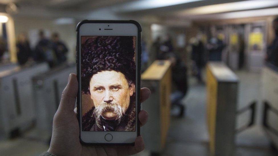 портрет Шевченка на смартфоні