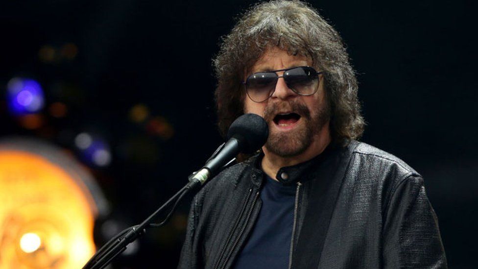 Jeff Lynne performing with ELO