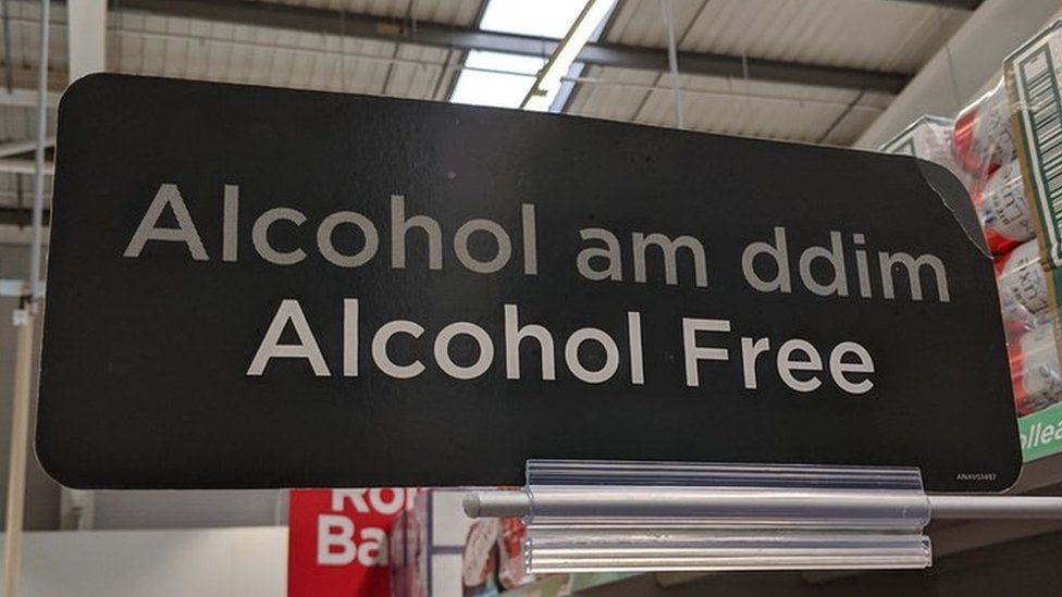 "Alcohol am ddim / alcohol free" sign in Asda