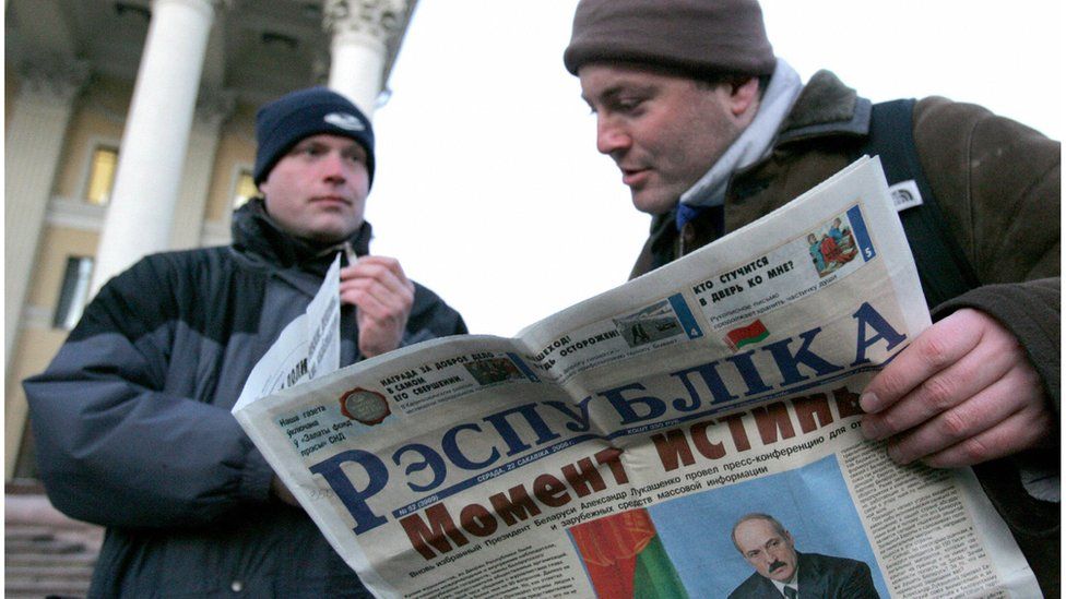 Man reading newspaper in Minsk