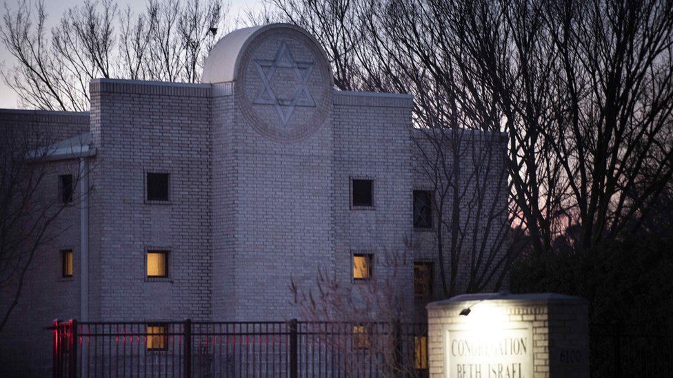 Изображение фасада синагоги в Далласе