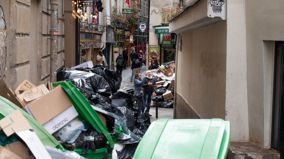 Image shows uncollected waste n Paris