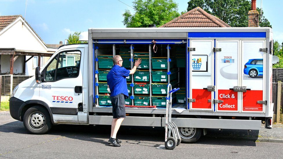 Tesco delivery in Essex, 2016