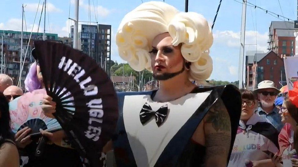 Suffolk Pride returns with parade through Ipswich - BBC News