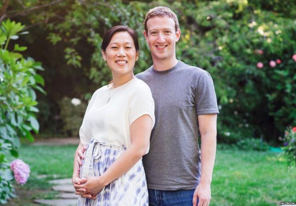 Mark Zuckerberg and Priscilla Chan pose, 31 July 2015