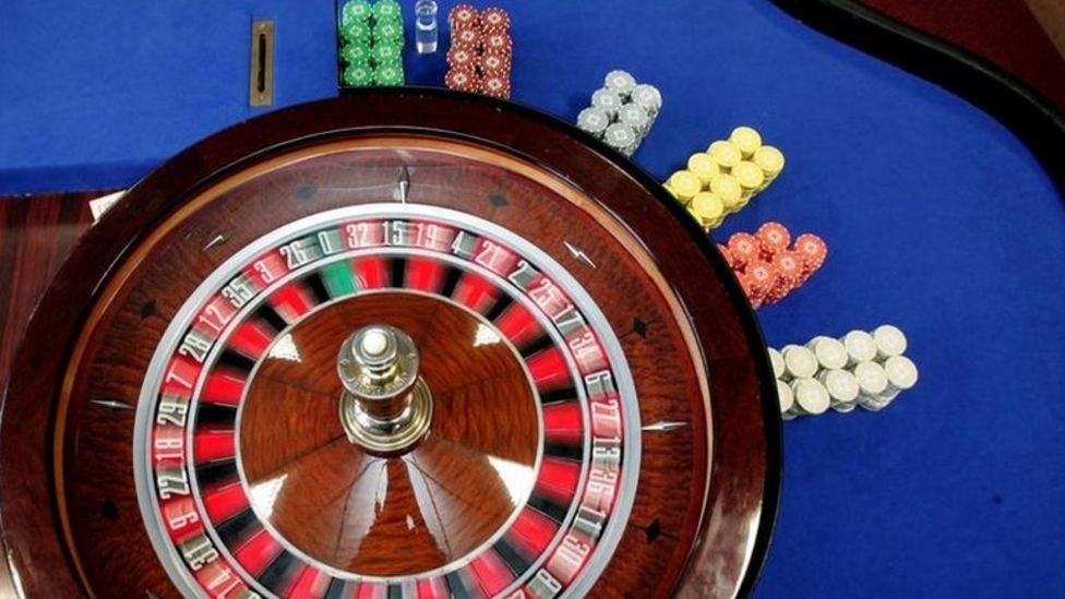 Macau police hunt for casino dealer after $6m theft - BBC News