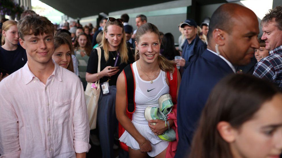 GB's Hannah Klugman wins Orange Bowl tennis tournament BBC Newsround