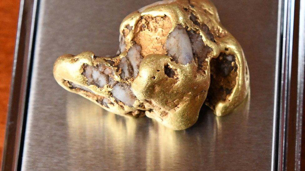 Largest gold nugget found in Scotland in over 400 years goes on display