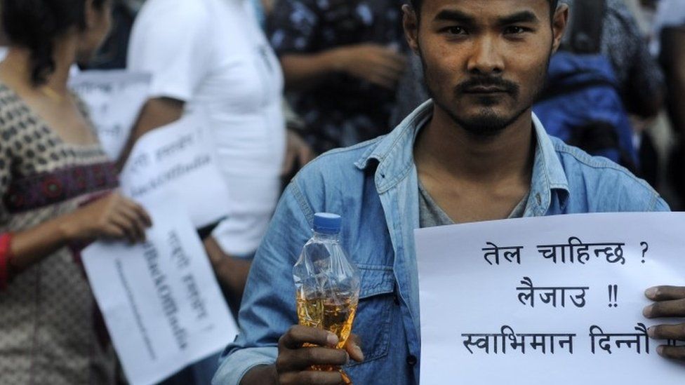 Nepalese youths gather to "donate petrol" to the Indian Embassy (07 October 2015)