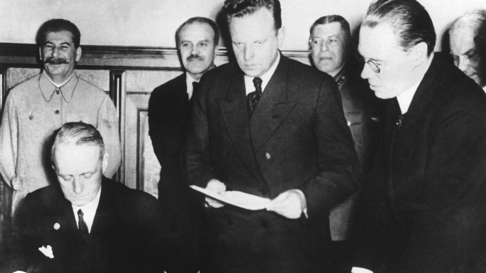 Joachim Von Ribbentropp, German foreign affairs minister, signing the German-Soviet Pact in the presence of Stalin