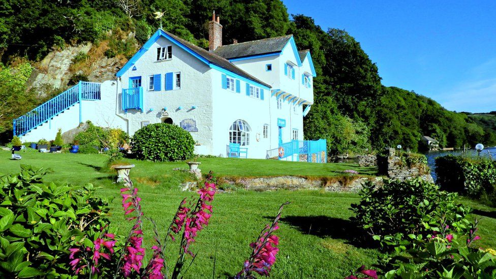 Daphne Du Maurier S Cornish Home Listed Bbc News