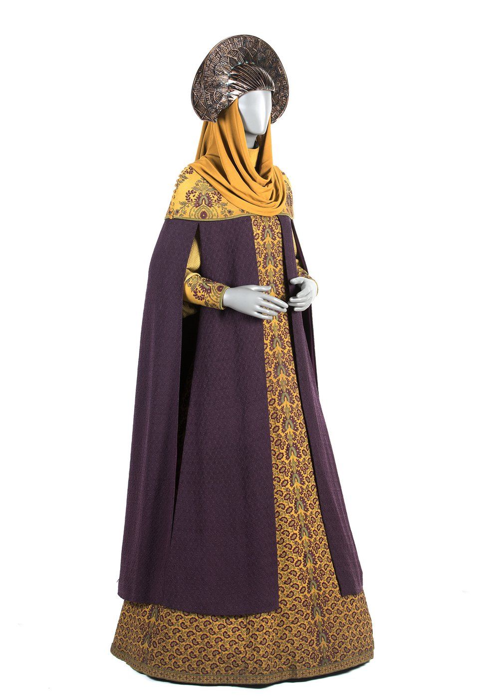 a gown worn by Natalie Portman in Star Wars: Attack Of The Clones is to go on display at the new V^A Dundee museum.