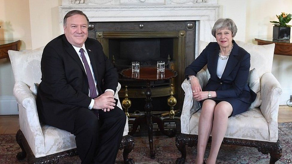 Mike Pompeo with Theresa May in Downing Street