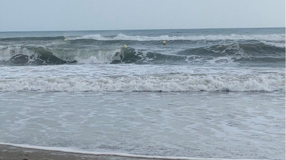 Large waves at Vias in Hérault, where a man died