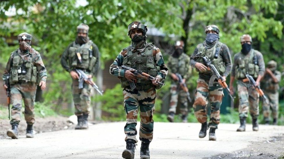 Indian army soldiers conduct a patrol during an operation against suspected rebels in Turkwangam Lassipora in Shopian south of Srinagar on 4 May 2017