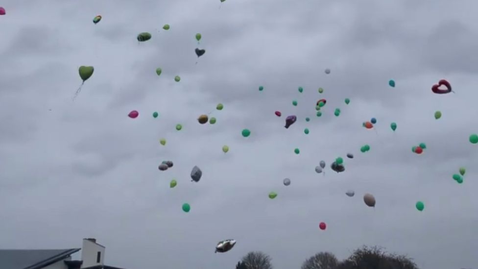 Balloons released after £160k raised for Kidderminster woman BBC News