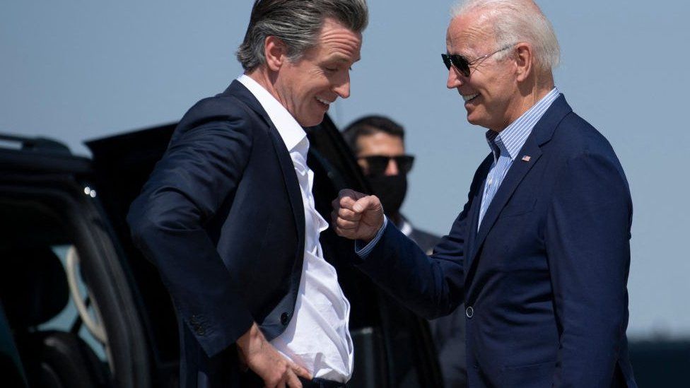Biden and Newsom on the airport