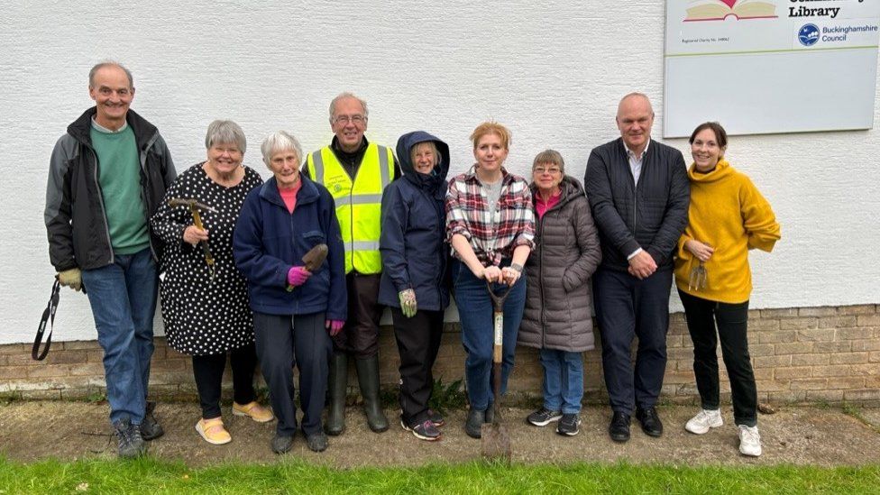 Clare Mackintosh and volunteers