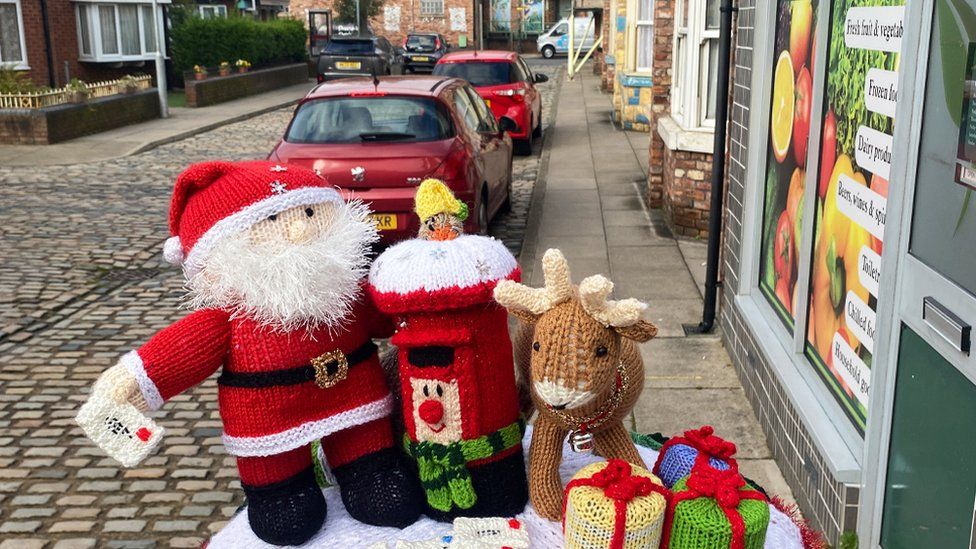 Syston Knitting Banxy's postbox topper on Coronation Street set