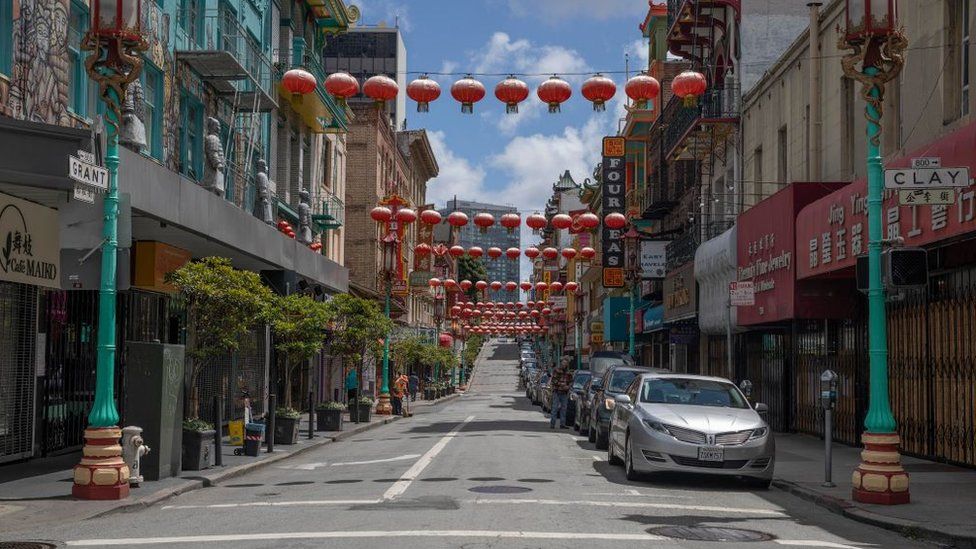 Пустая дорога в китайском квартале Сан-Франциско в мае 2020 года