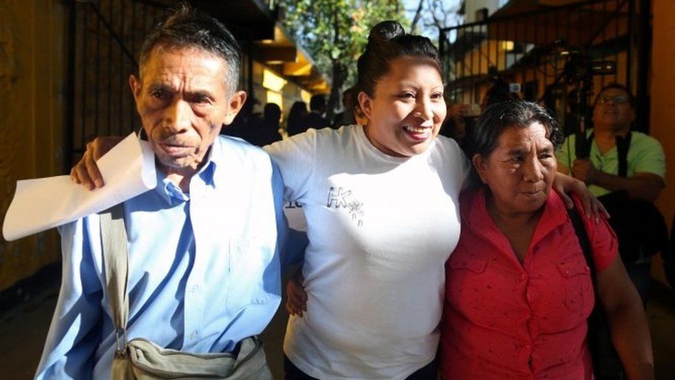 El Salvador baby death: Teodora Vásquez freed after 9 years - BBC News