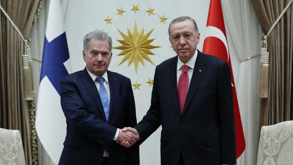 Finland's Sauli Niinisto (L) told the Turkish president that he hoped Sweden and Finland would both be part of Nato by July