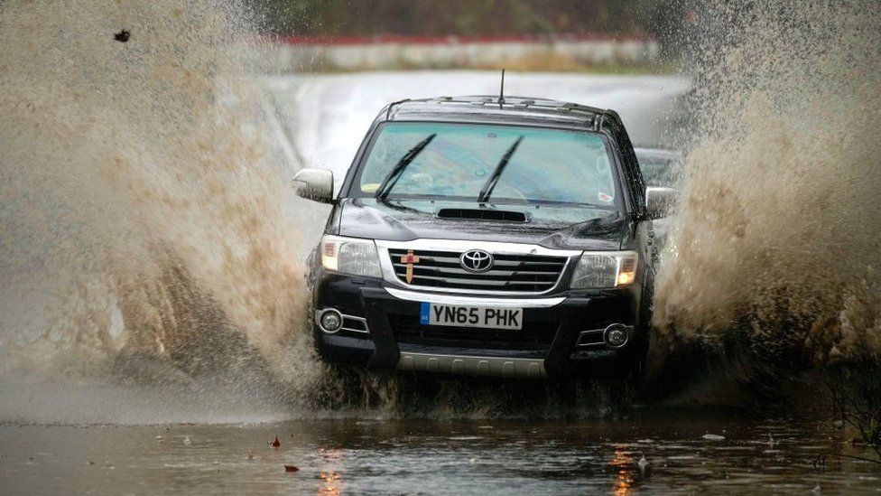 Storm Henk: Flood warnings and travel disruption in UK - BBC Newsround