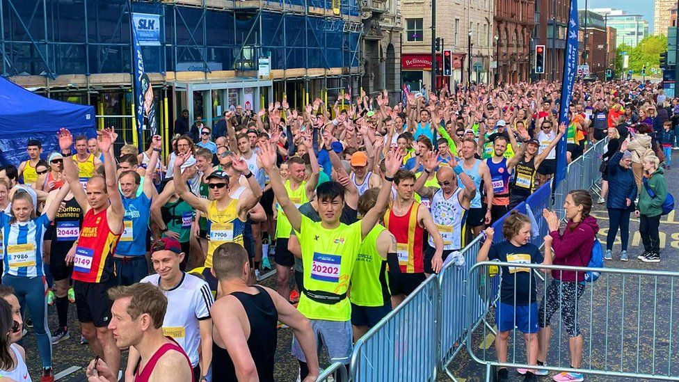 Leeds Half Marathon Thousands Of Runners Hit The City s Streets BBC News