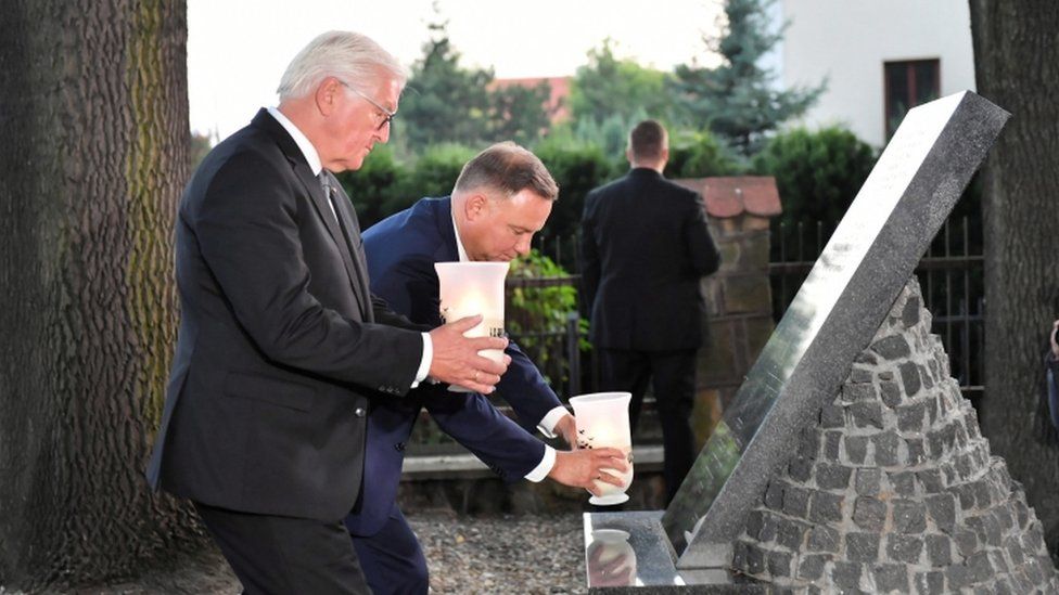 Mr Steinmeier and Mr Duda lit candles at a commemorative memorial