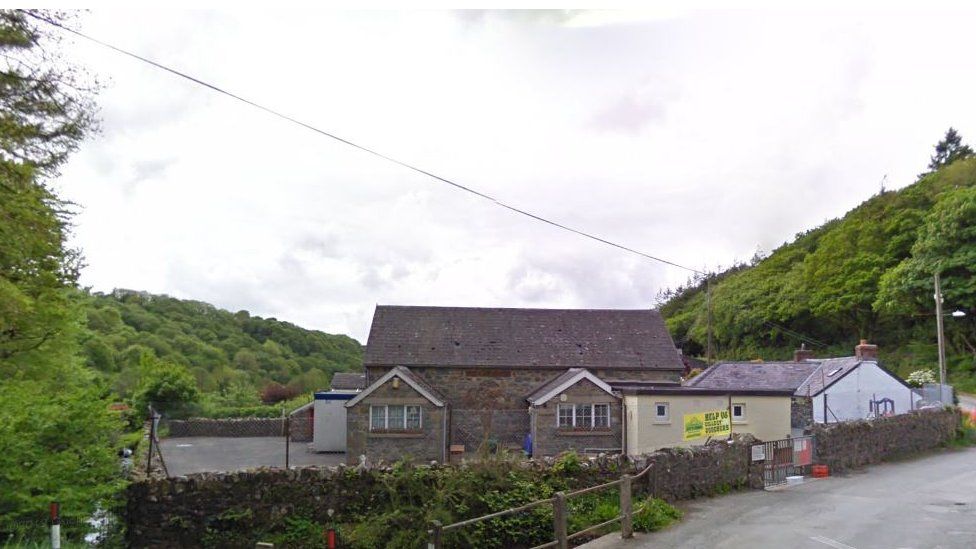 Fishguard's Ysgol Llanychllwydog is the last school in Wales without broadband