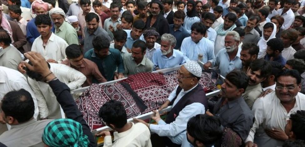 Pakistan 'kills 100 militants' after Sufi shrine attack - BBC News