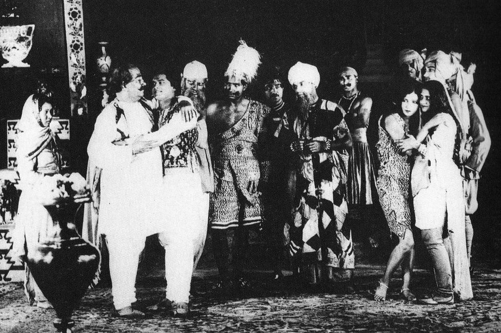 Alam Ara (1931) - Last scene with entire cast