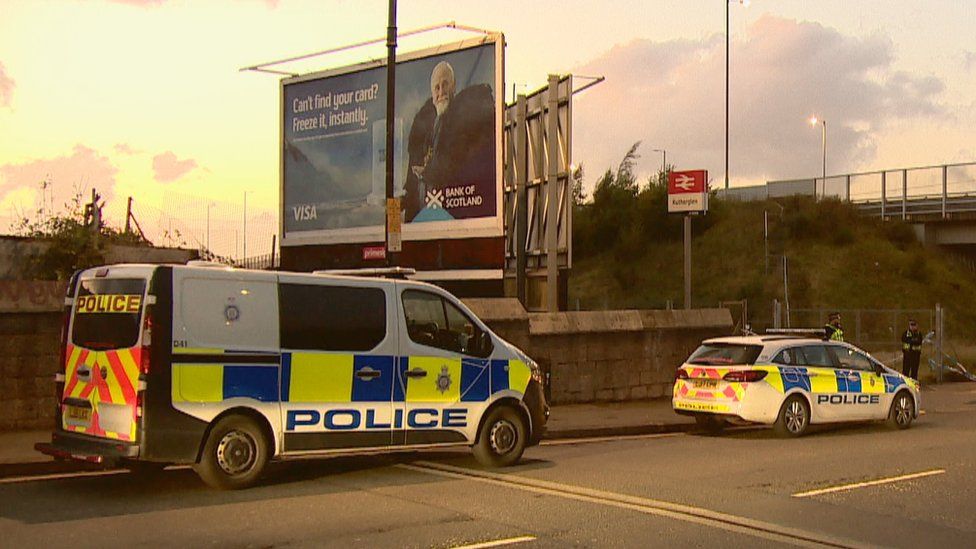 Boy, 14, charged with murder bid over Rutherglen stabbing BBC News