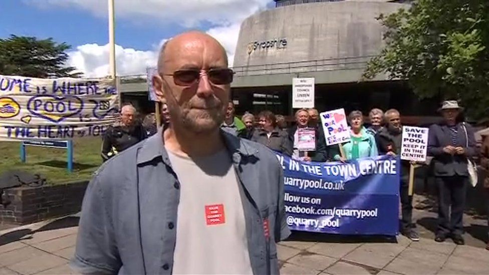 Campaigners oppose Shrewsbury swimming pool move - BBC News