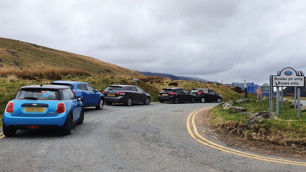 Drivers also left their cars in a lay-by near the Pen-y-Gwryd Hotel, in Gwynedd