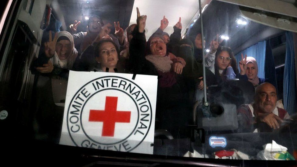 Released Palestinian prisoners on Red Cross bus, 24 Nov 23