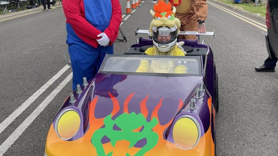Soapbox racer dressed as Bowser