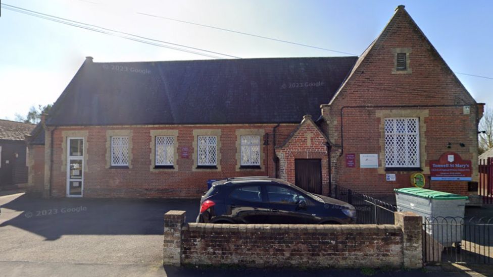 hertfordshire-primary-school-with-21-children-due-to-close-bbc-news
