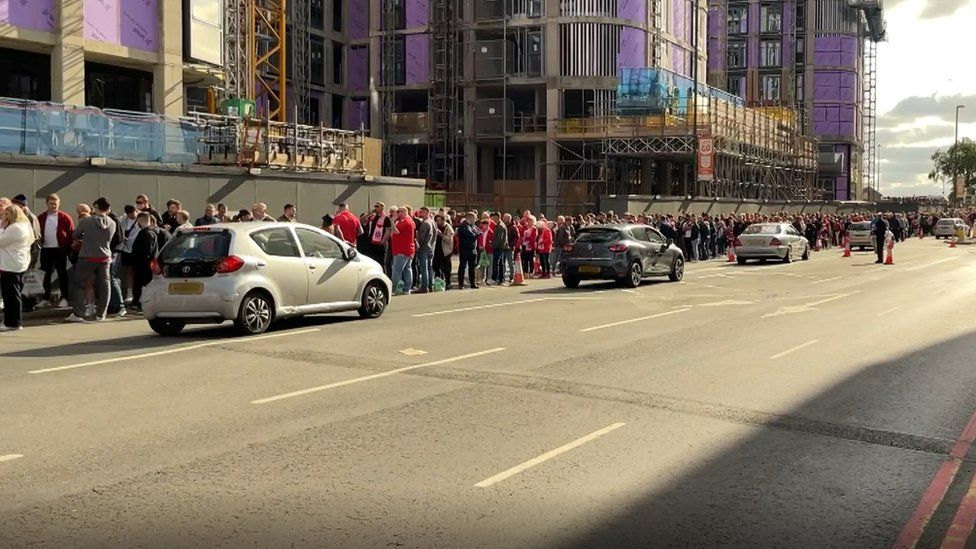 Huge queues at Nottingham Train Station ahead of Nottingham Forest play-off final at Wembley, London