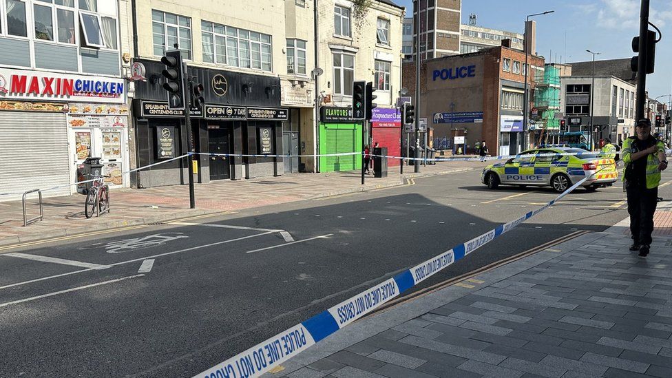 Leicester: Man charged after city centre street fight - BBC News