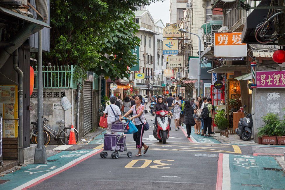 Rruga Yongkang dhe korsitë përreth konsiderohen si një destinacion që duhet parë në Taipei,